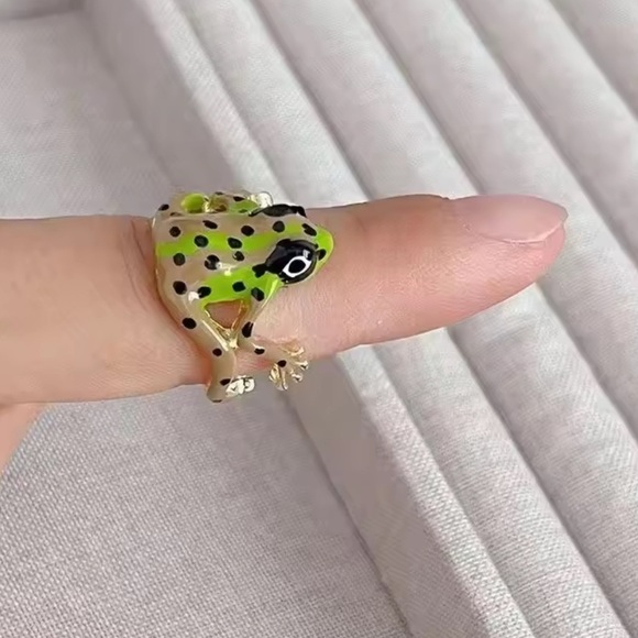 Anthropologie Jewelry - Green Dot Frog Reptile Ring